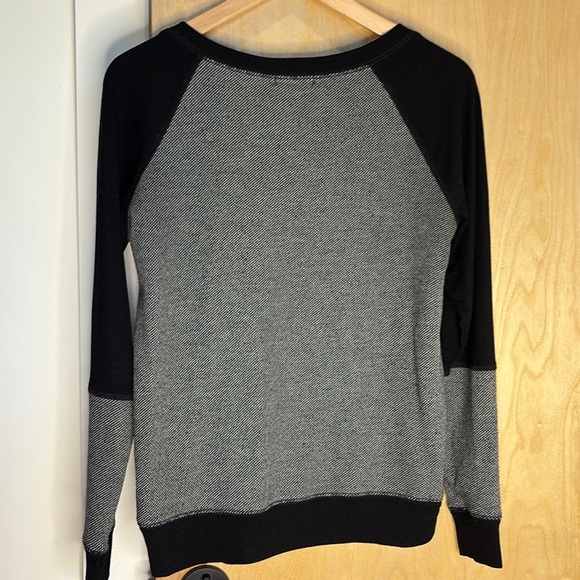 Beyond Yoga Sweater Colorblock Crewneck Black Grey Size Small - Picture 4 of 6